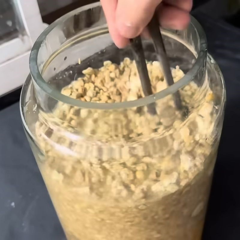 Bước 7 Ngâm ủ nước tương trong hũ sành/thủy tinh nước tương truyền thống