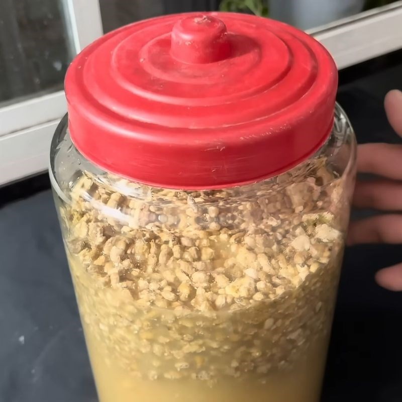 Bước 7 Ngâm ủ nước tương trong hũ sành/thủy tinh nước tương truyền thống