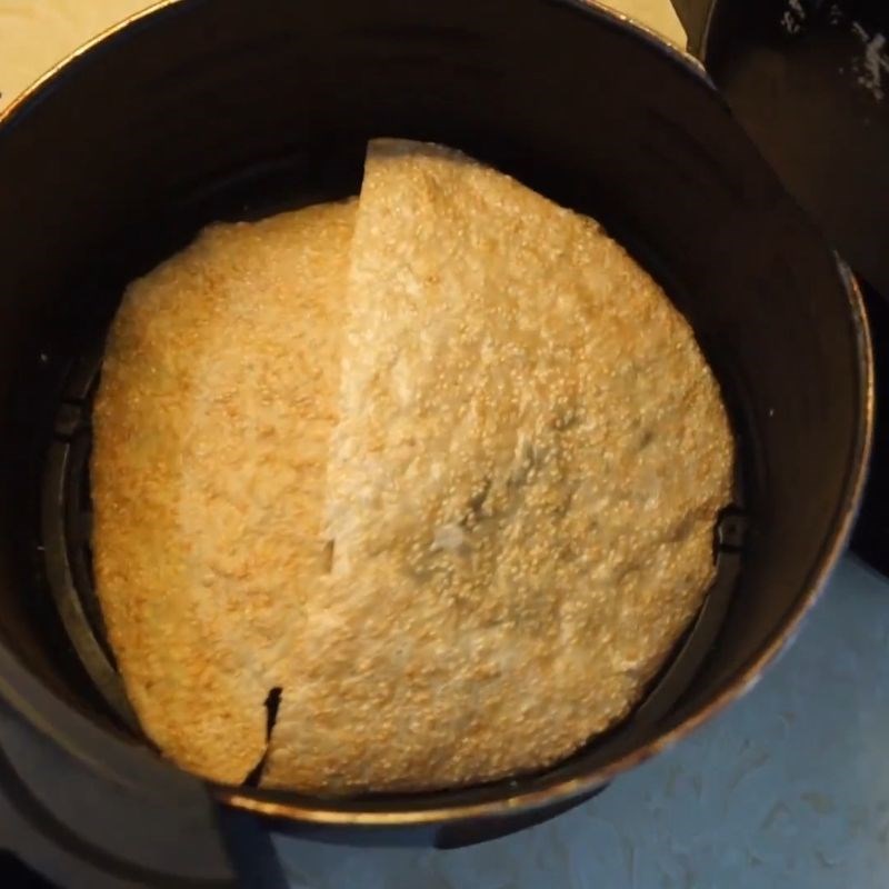 Bước 3 Nướng bánh tráng lần 2 bánh tráng nướng bằng nồi chiên không dầu