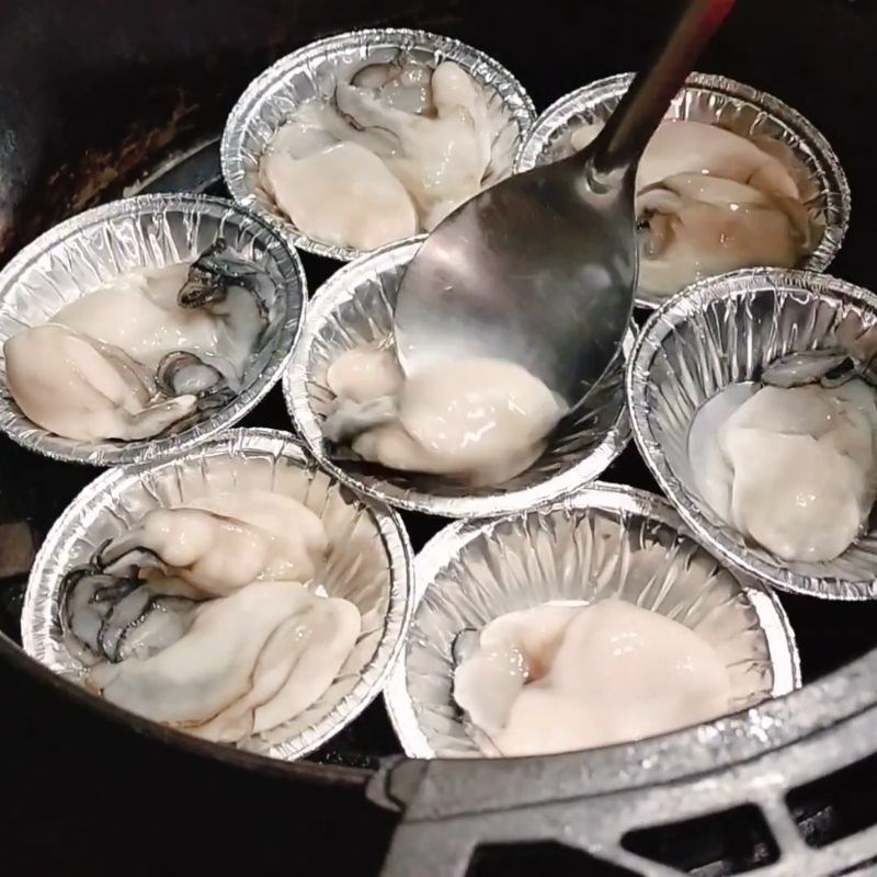 Bước 3 Nướng sơ ruột hàu bằng nồi chiên không dầu ruột hàu nướng mỡ hành bằng nồi chiên không dầu