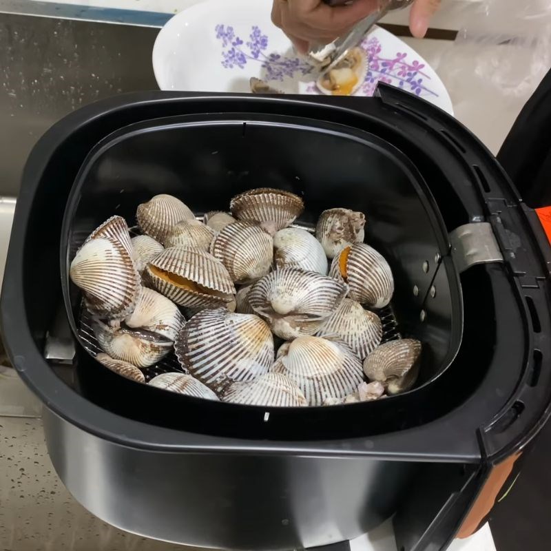 Bước 2 Nướng sơ sò lông bằng nồi chiên không dầu sò lông nướng mỡ hành bằng nồi chiên không dầu