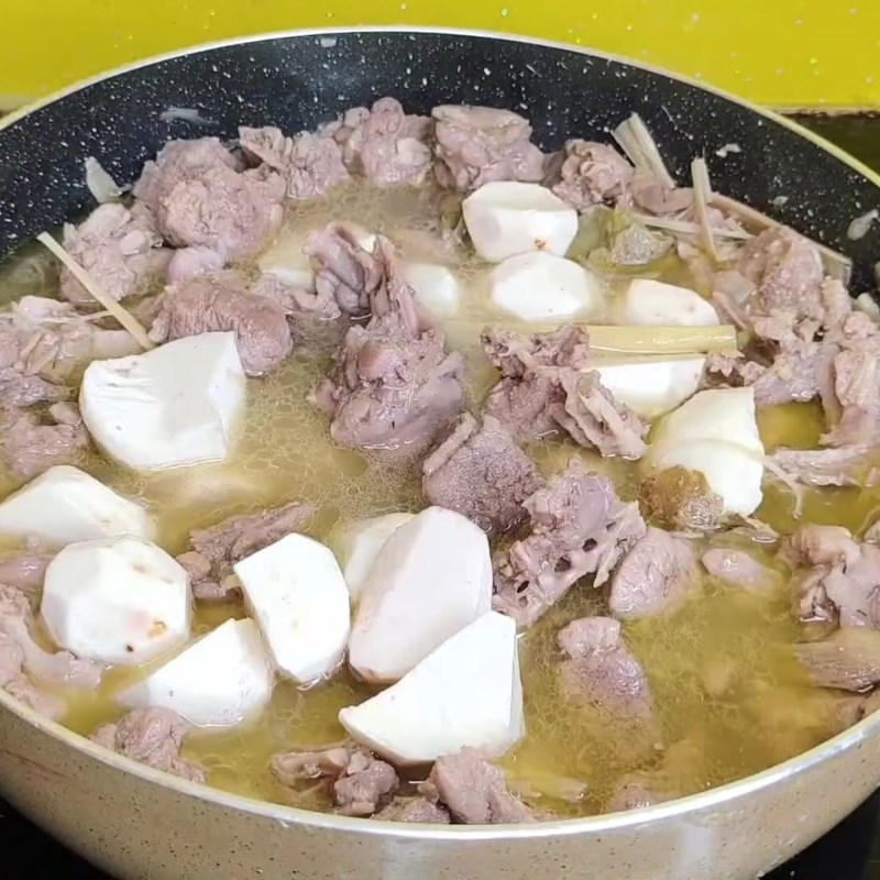 Bước 4 Om vịt với sấu và khoai sọ Vịt om sấu khoai sọ