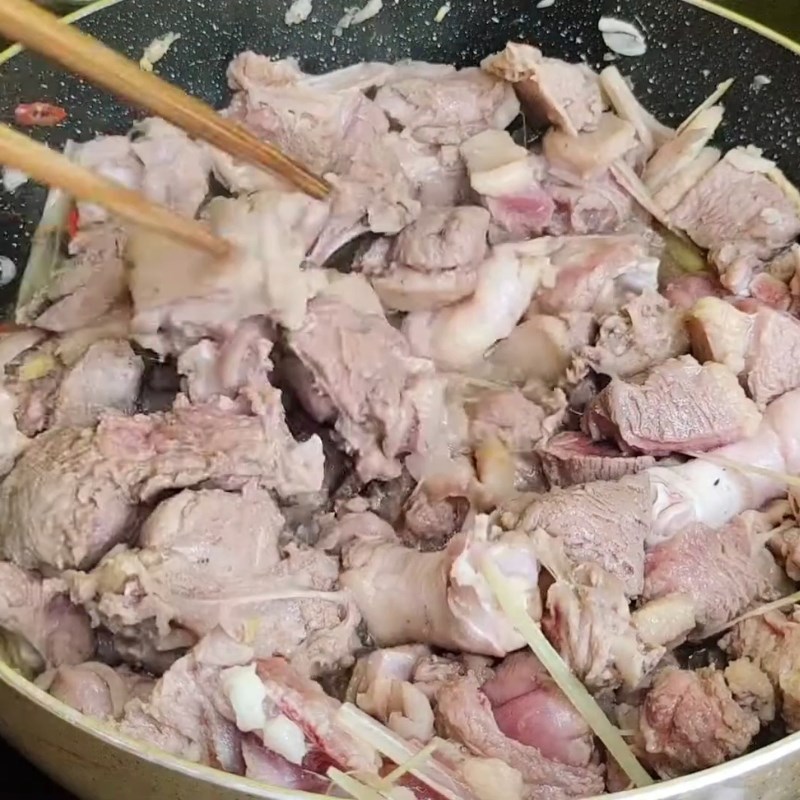 Bước 4 Om vịt với sấu và khoai sọ Vịt om sấu khoai sọ