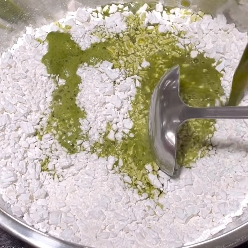 Bước 2 Pha bột bánh lá thúi địch Bánh lá thúi địch