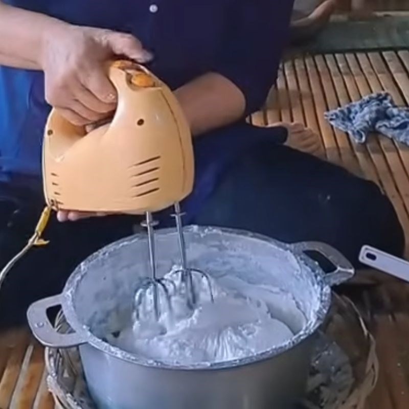 Bước 3 Pha bột và làm sợi bánh tằm Bánh tầm bì nước cốt dừa