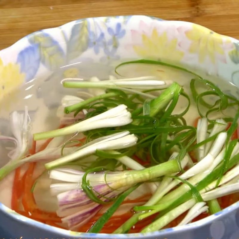 Bước 4 Pha chế sốt hấp cá đặc trưng cá bống mú hấp hồng kông