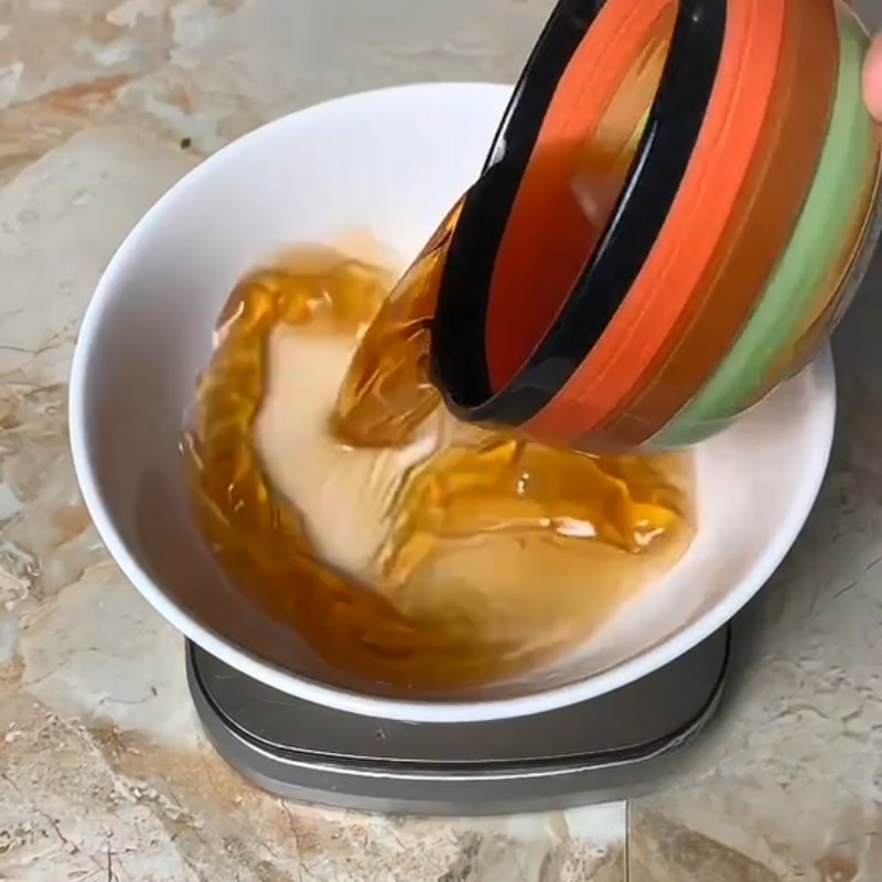 Bước 1 Pha hỗn hợp gia vị Sốt mắm tỏi