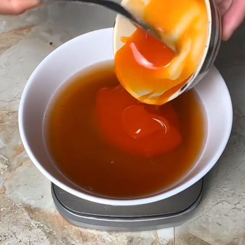 Bước 1 Pha hỗn hợp gia vị Sốt mắm tỏi