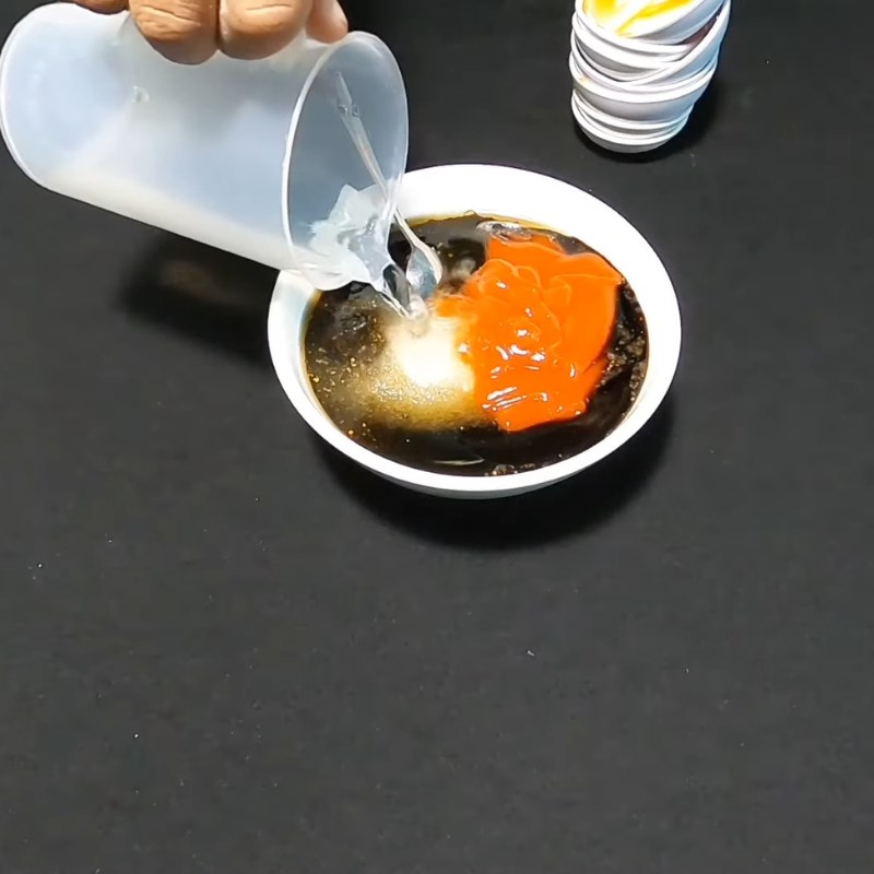 Bước 1 Pha hỗn hợp sốt gia vị đậm đà Sốt xào đa năng