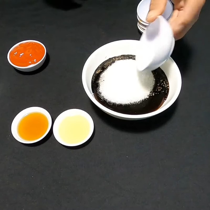 Bước 1 Pha hỗn hợp sốt gia vị đậm đà Sốt xào đa năng