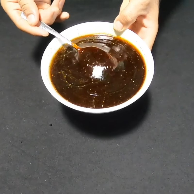 Bước 1 Pha hỗn hợp sốt gia vị đậm đà Sốt xào đa năng