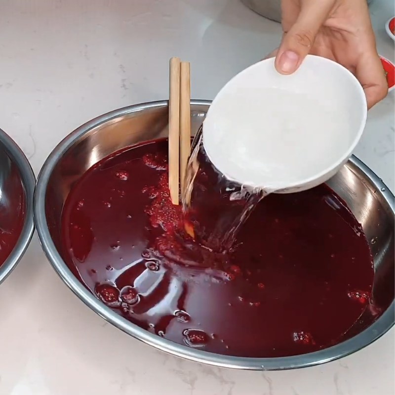 Bước 3 Pha huyết heo mềm mịn Huyết chưng