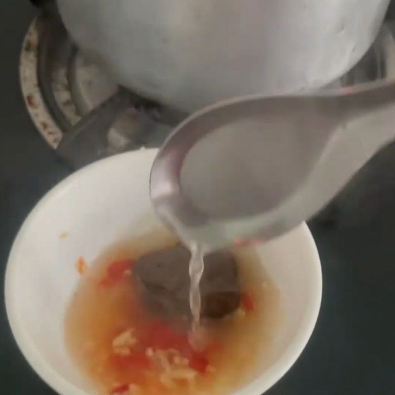 Bước 2 Pha mắm ruốc Mắm ruốc chấm thịt luộc