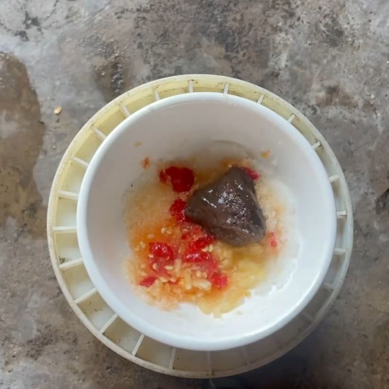 Bước 2 Pha mắm ruốc Mắm ruốc chấm thịt luộc