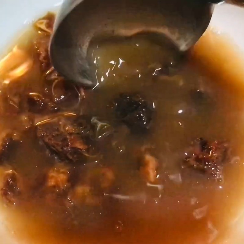 Bước 5 Pha nước cốt me và thêm đậu bắp Canh chua bạc hà