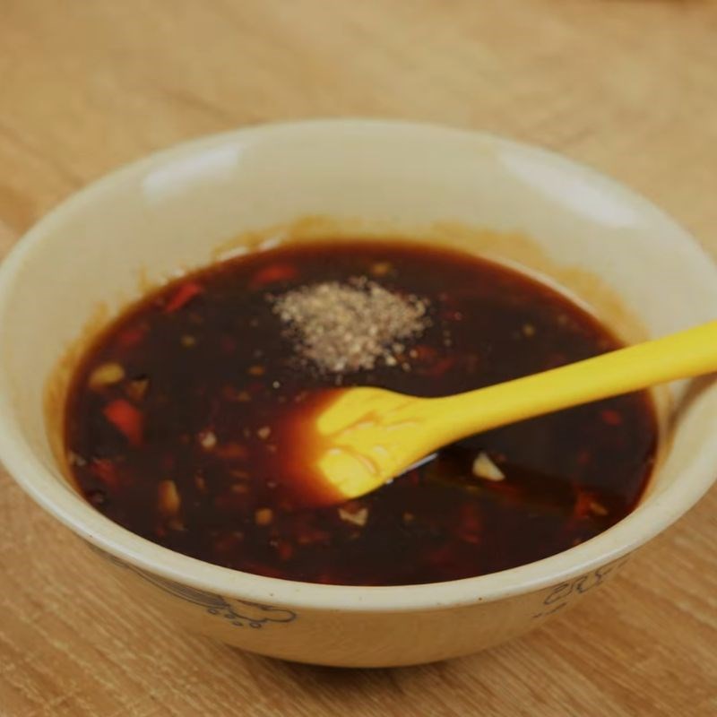 Bước 3 Pha nước sốt xì dầu thần thánh miến trộn xì dầu
