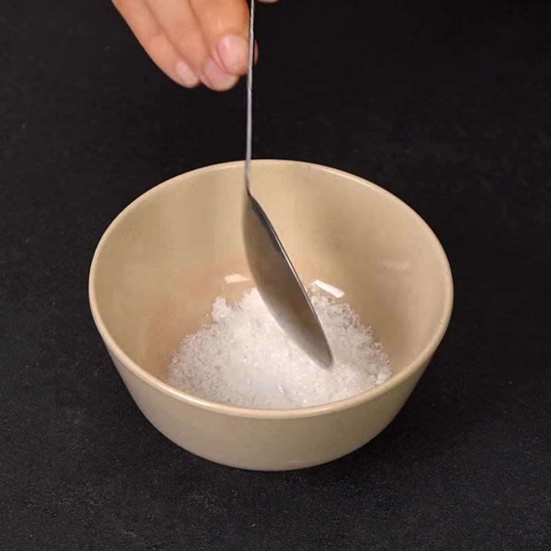 Bước 2 Pha sốt gia vị rang tôm Rang tôm đồng