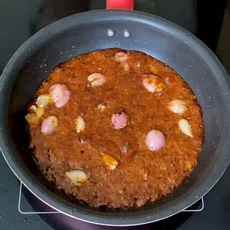 Bước 4 Pha sốt kho cá bống tiêu kho cá bống cứng