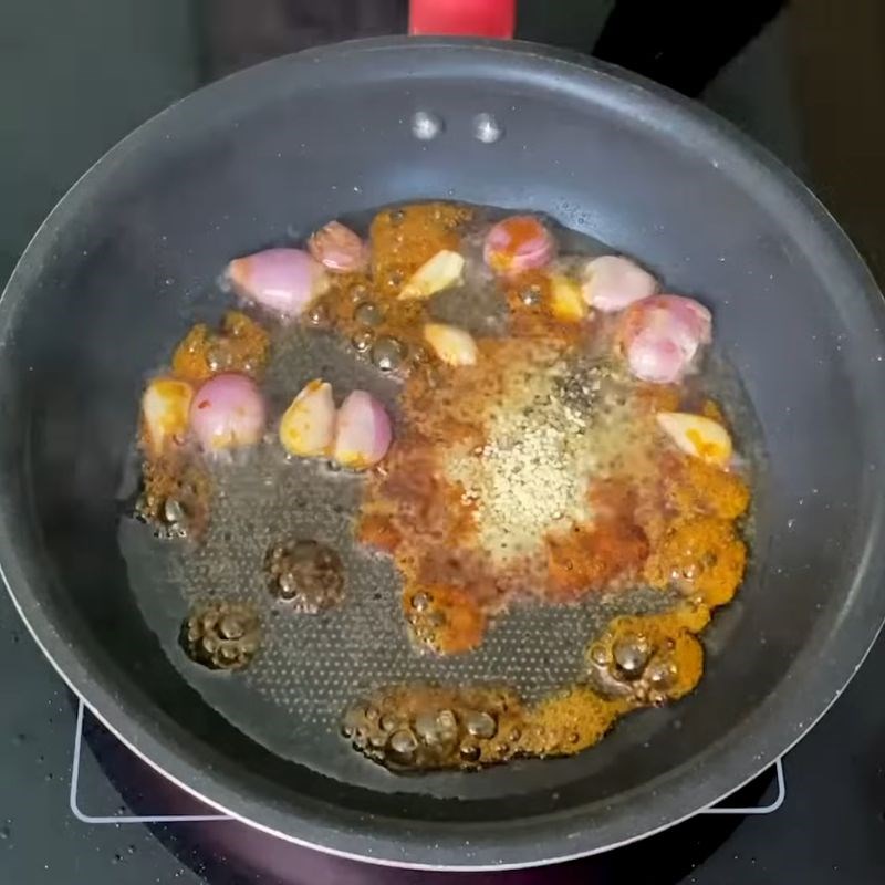 Bước 4 Pha sốt kho cá bống tiêu kho cá bống cứng