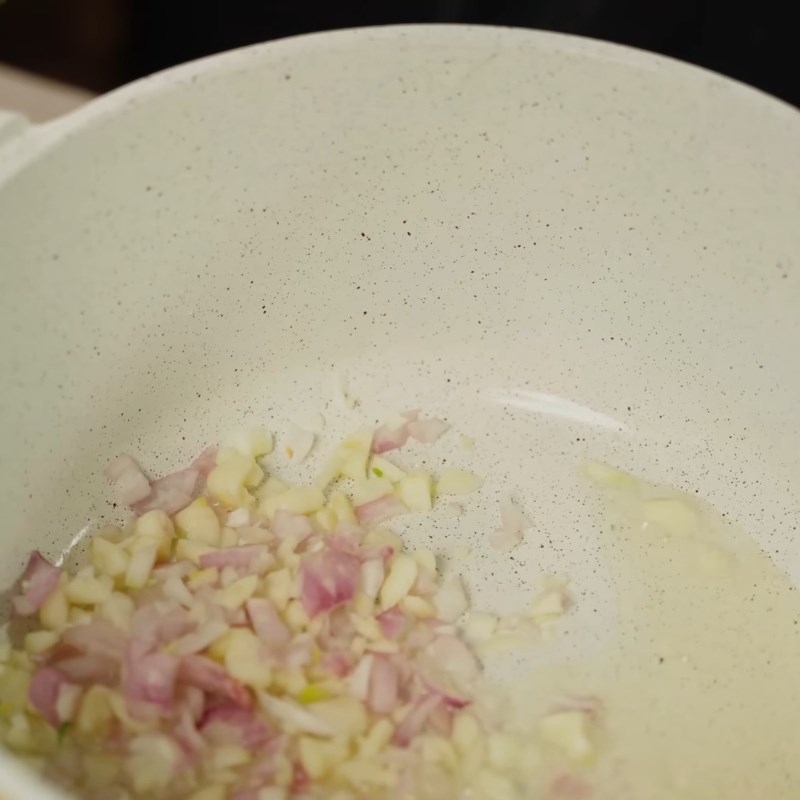 Bước 2 Pha và nấu nước sốt trộn Sốt trộn mì khô