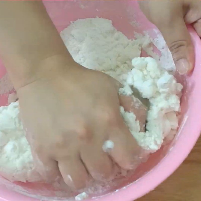 Bước 2 Pha và nhồi bột nếp làm vỏ bánh Bánh rán ngọt bằng bột nếp