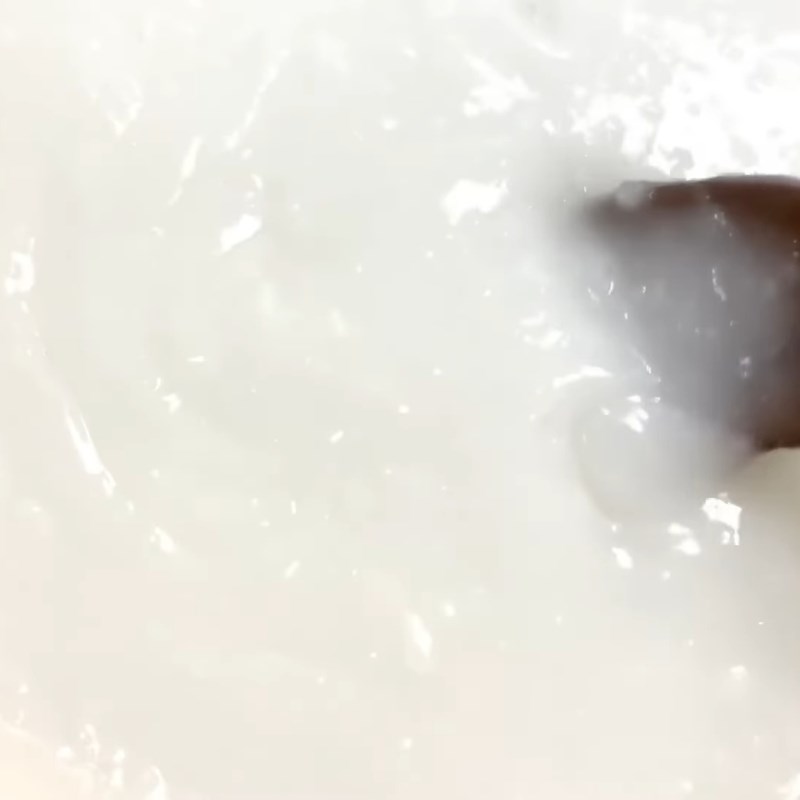 Bước 3 Pha và quấy bột làm vỏ bánh giò (Lấy trùng) Bánh giò Hà Nội