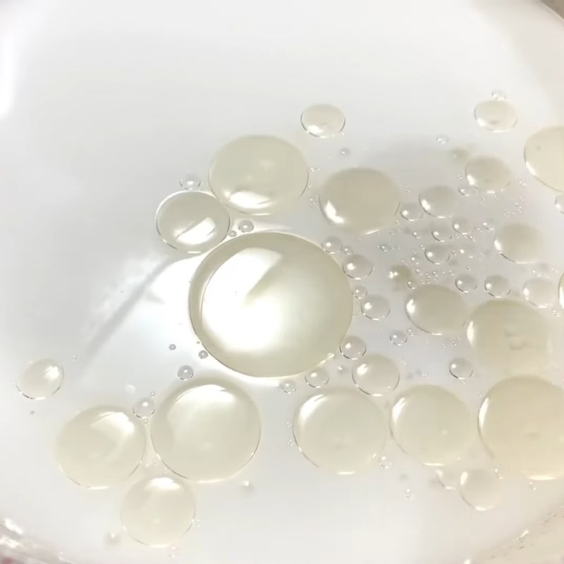 Bước 3 Pha và quấy bột làm vỏ bánh giò (Lấy trùng) Bánh giò Hà Nội