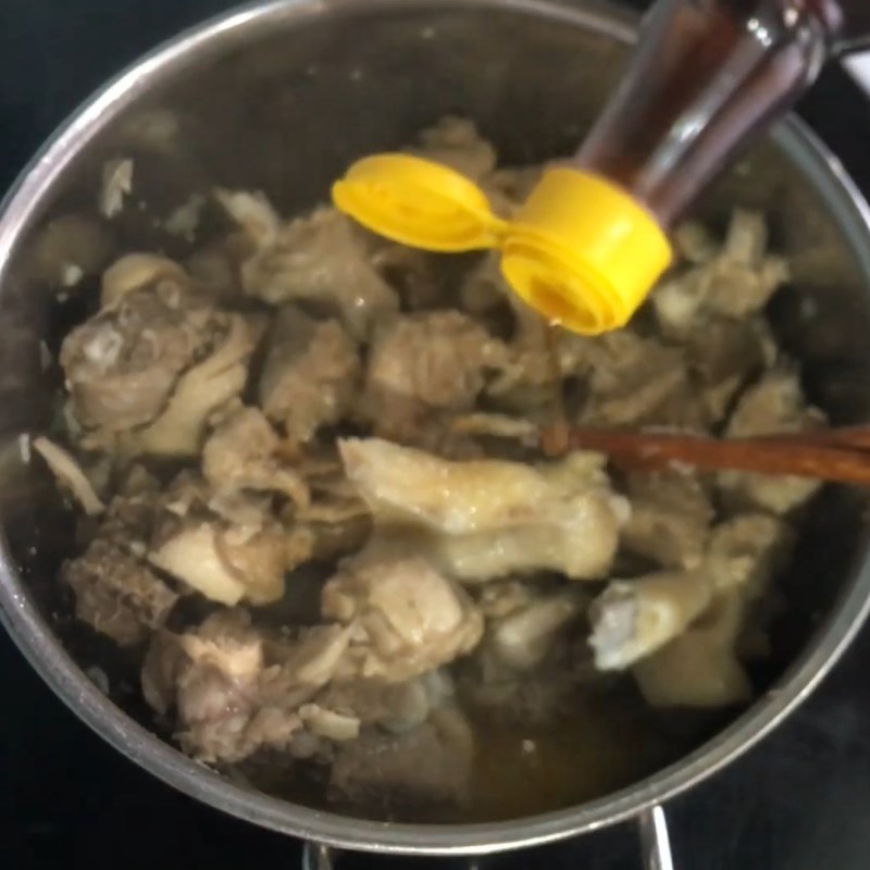 Bước 3 Phi thơm hành tỏi và nêm gia vị ướp Vịt rang gừng