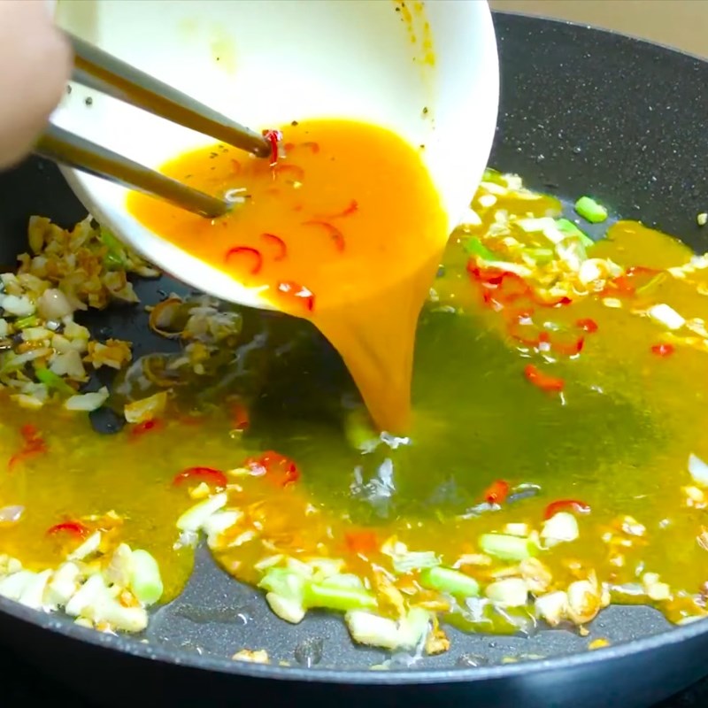 Bước 4 Phi thơm hành tỏi và rim giò Giò rim mắm