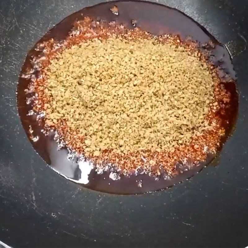 Bước 1 Phi thơm sả tỏi với dầu điều Sa tế ăn bún bò