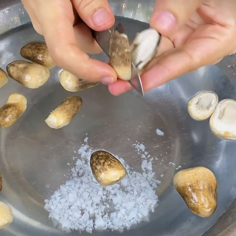 Bước 3 Rang gạo và sơ chế rau củ cháo lòng bò