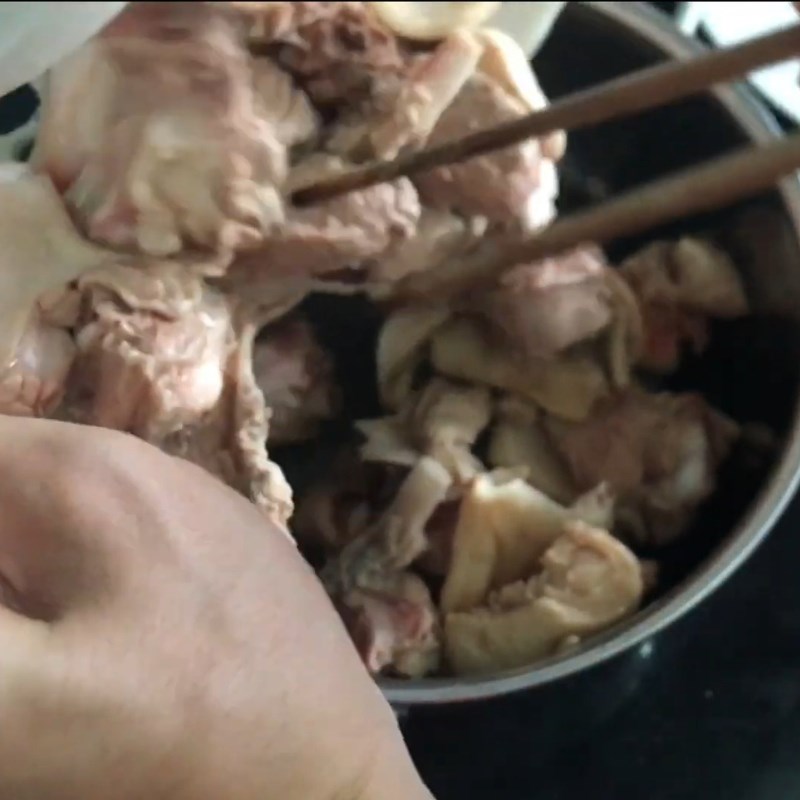 Bước 2 Rang săn vịt trên chảo Vịt rang gừng