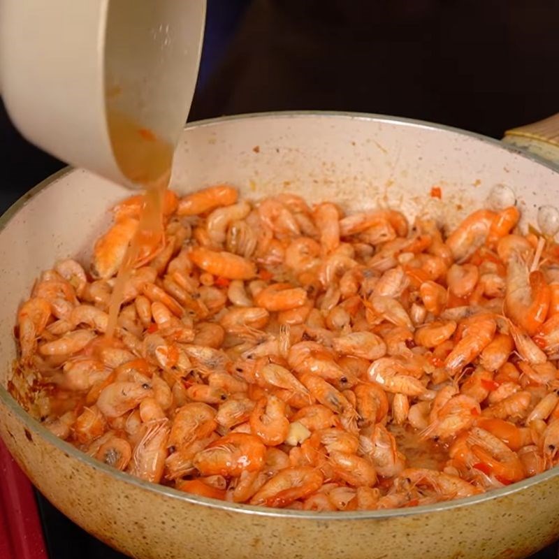 Bước 4 Rang tôm đồng giòn Rang tôm đồng