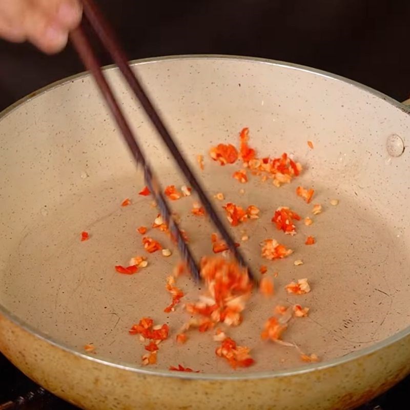 Bước 4 Rang tôm đồng giòn Rang tôm đồng