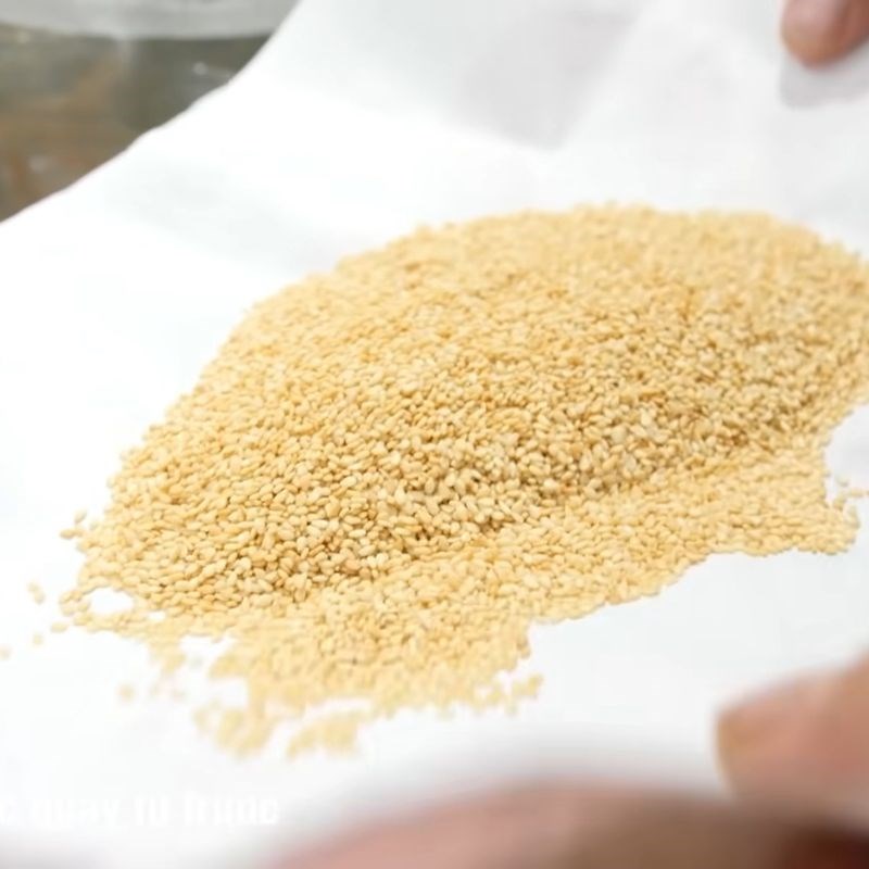 Bước 3 Rang vừng thơm lừng xôi gấc miền Bắc