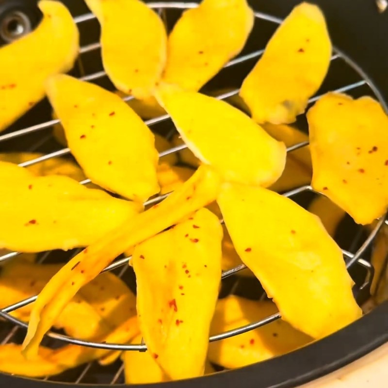Bước 4 Sấy xoài lần 2 và hoàn thiện Xoài sấy dẻo bằng nồi chiên không dầu