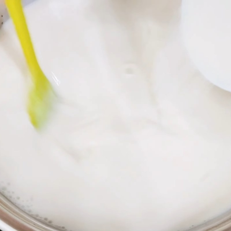 Bước 1 Sơ chế bột rau câu và chuẩn bị hỗn hợp sữa đậu nành Tàu hũ Singapore lá dứa