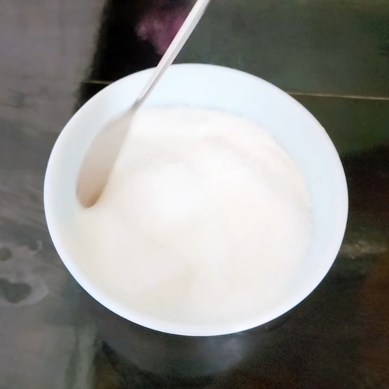 Bước 1 Sơ chế bột rau câu và chuẩn bị hỗn hợp sữa đậu nành Tàu hũ Singapore lá dứa