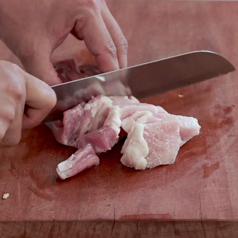 Bước 1 Sơ chế cá bống mú và nguyên liệu cá bống mú chưng tương