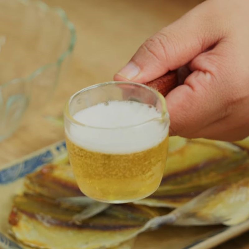 Bước 1 Sơ chế cá chỉ vàng và chuẩn bị gia vị ướp cá Nướng cá chỉ vàng bằng nồi chiên không dầu