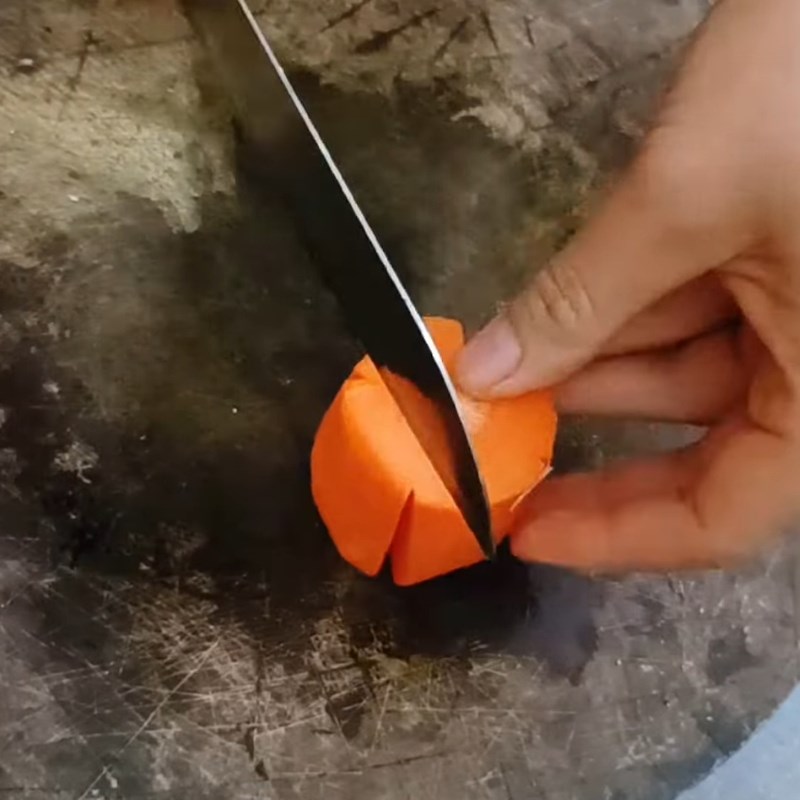 Bước 1 Tỉa và thái miếng cà rốt Nộm su hào cà rốt thái miếng