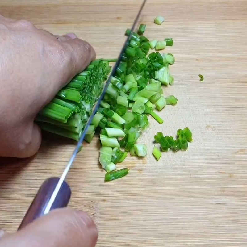 Bước 2 Sơ chế các nguyên liệu còn lại Sốt tắc chấm bánh tráng