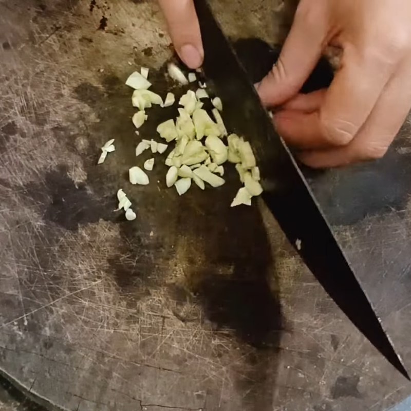 Bước 3 Sơ chế các nguyên liệu còn lại Nộm su hào cà rốt thái miếng