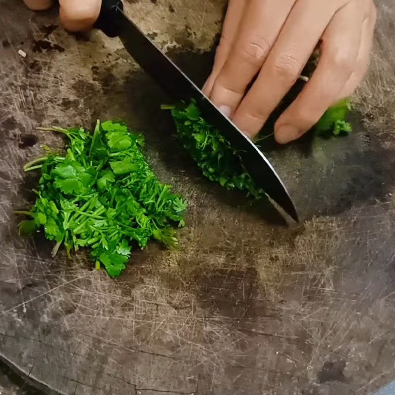 Bước 3 Sơ chế các nguyên liệu còn lại Nộm su hào cà rốt thái miếng