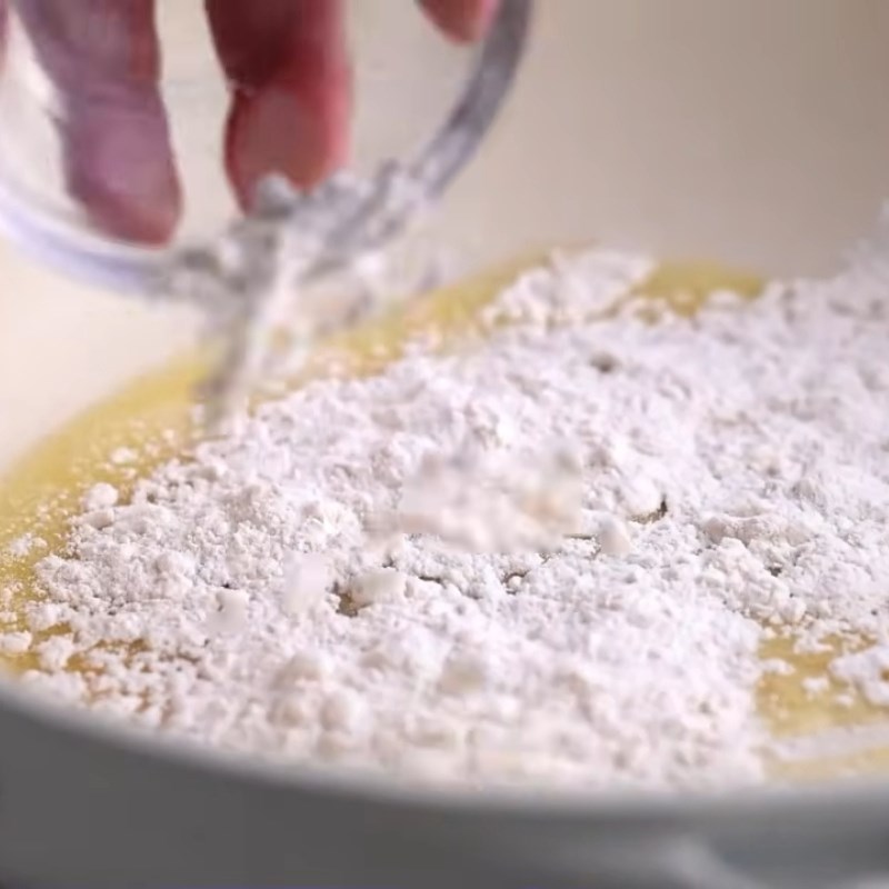 Bước 2 Làm sốt kem trắng Nui sốt kem bằng sữa tươi