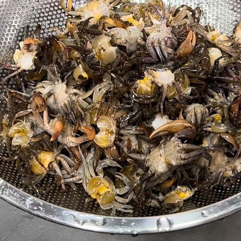 Bước 1 Sơ chế cua đồng cua rang lá lốt