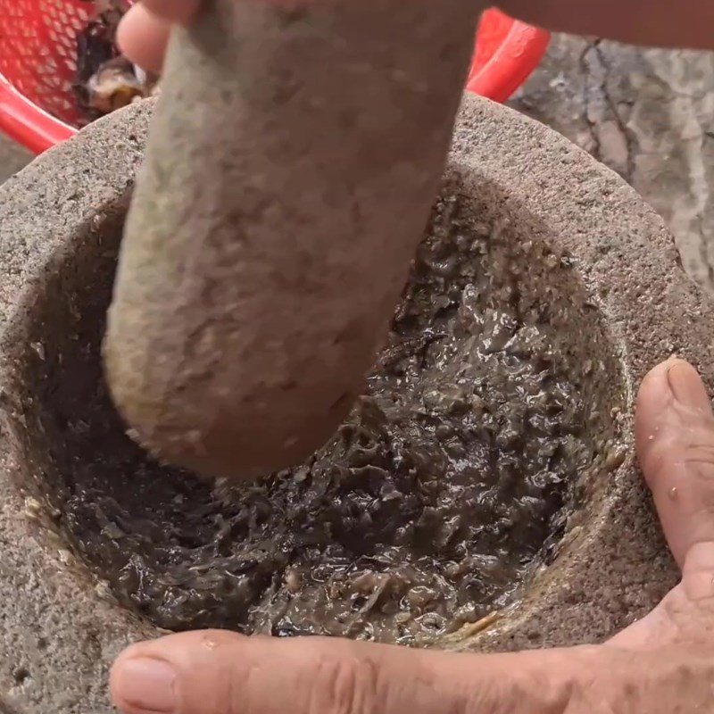 Bước 1 Sơ chế cua đồng và lấy gạch cua Chả cua bún riêu