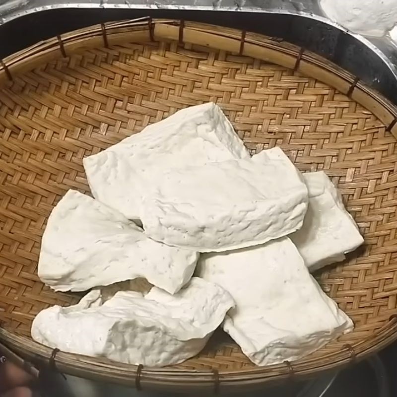 Bước 1 Sơ chế đậu hũ làm chả lụa chay chả lụa chay bằng đậu hũ