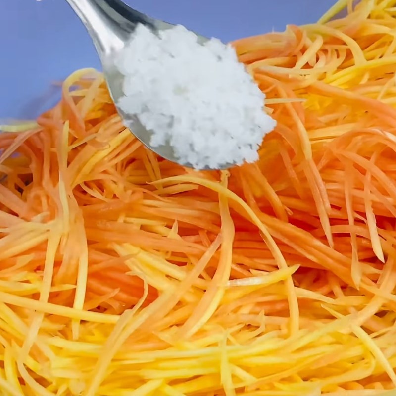 Bước 1 Sơ chế đu đủ giòn sần sật Mắm đu đủ cá linh