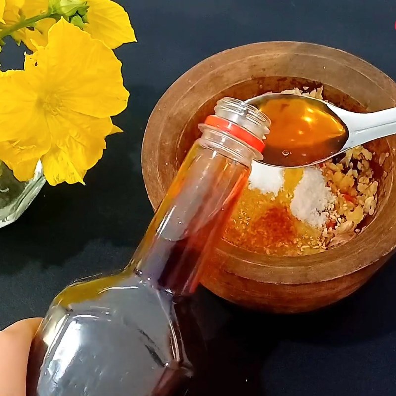 Bước 1 Sơ chế gà và các nguyên liệu Gà hấp tỏi